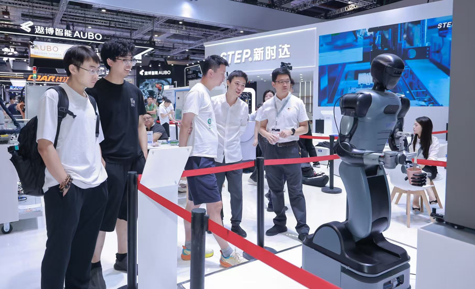 新时达的机器人